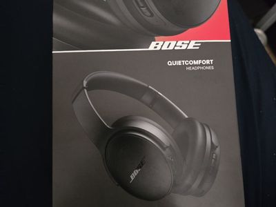 $300-OBO Bose quietcomfort headphones brand new in sealed box