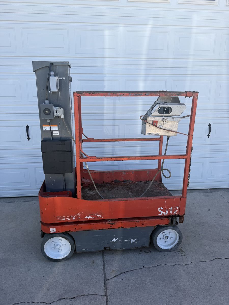 Skyjack SJ12 Vertical Mast Lift - 12 ft Working Height