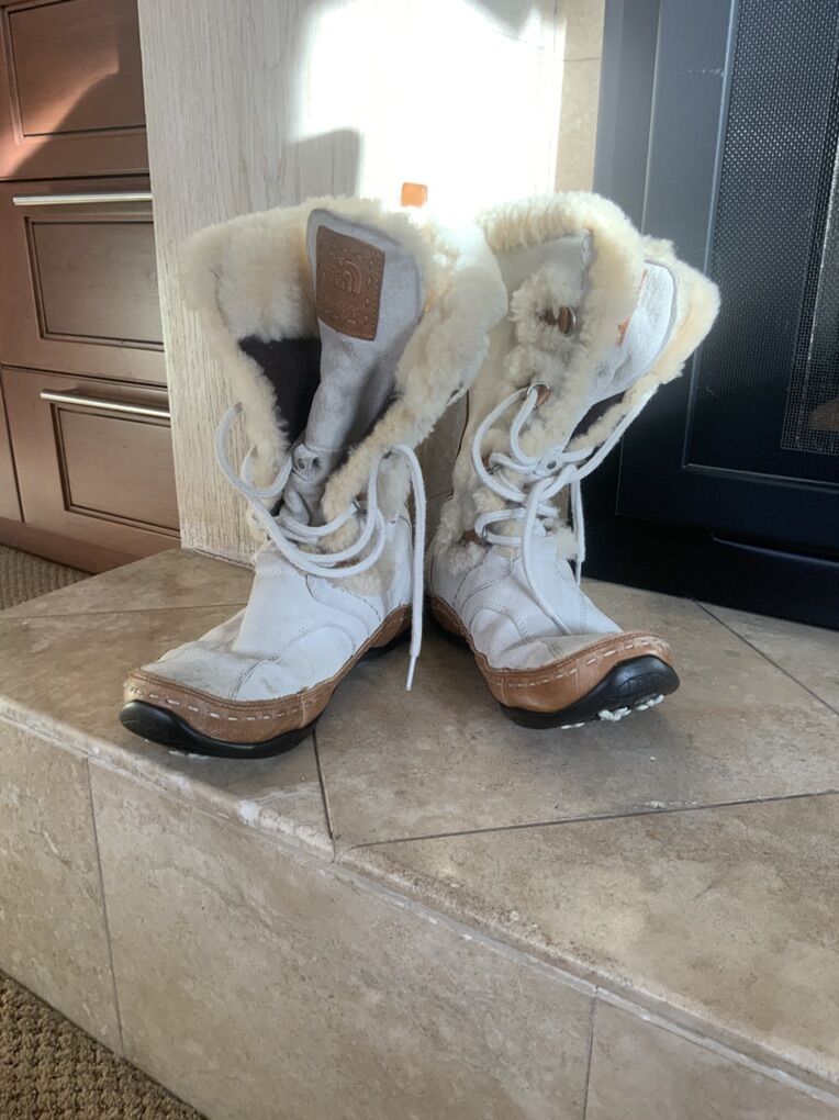 Boots-The North Face -size 8 ladies – Very Cute