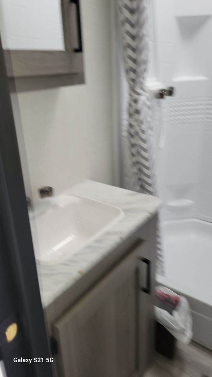 Main image 32