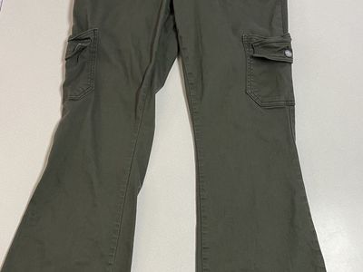 Green Cargo Bootcut Pants (Size 30)
