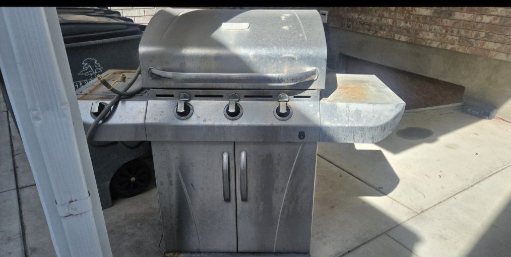 Free gas BBQ ( junk)