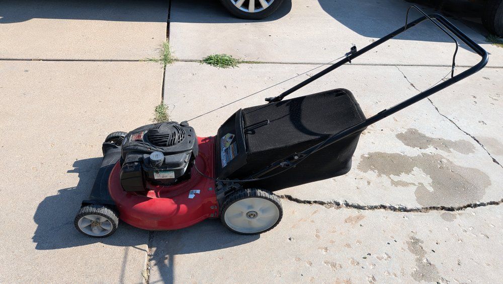 Briggs & Stratton Gas Push Lawn Mower with Rear Grass Catcher Bag