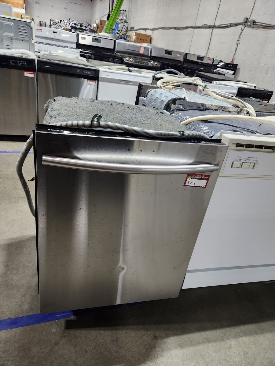 Samsung Stainless Steel Built-In Dishwasher with Top Controls and Bar Handle