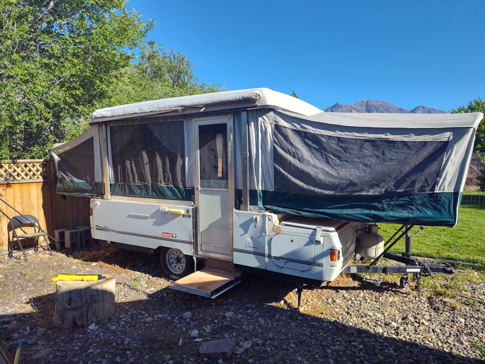 2001 lightweight Coleman Pop-up Camper Trailer