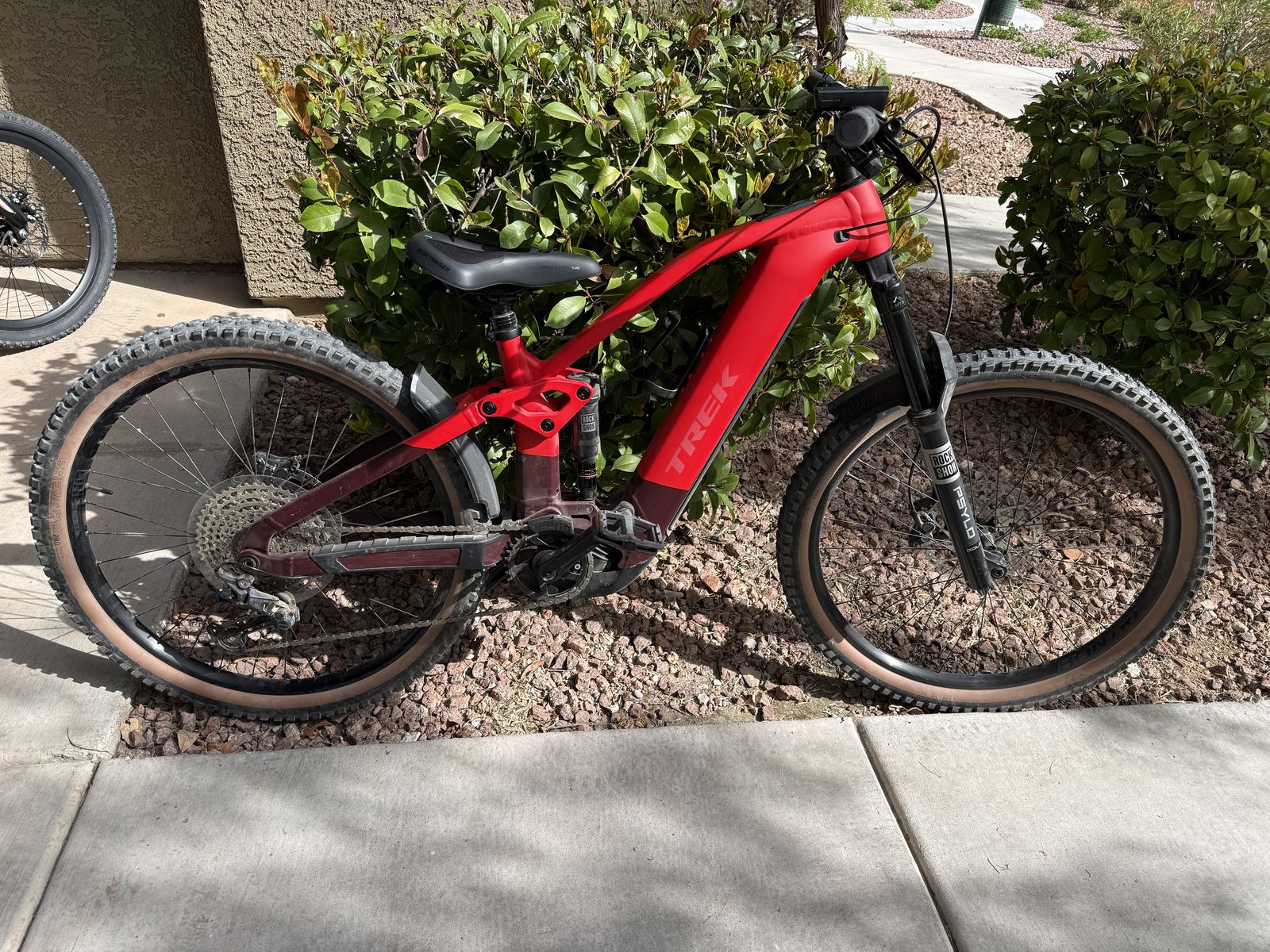 2026 Trek Rail+ 5 Gen 5 – 800Wh – Like New – Size S