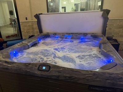Bullfrog Hot Tub 8 Person Series X
