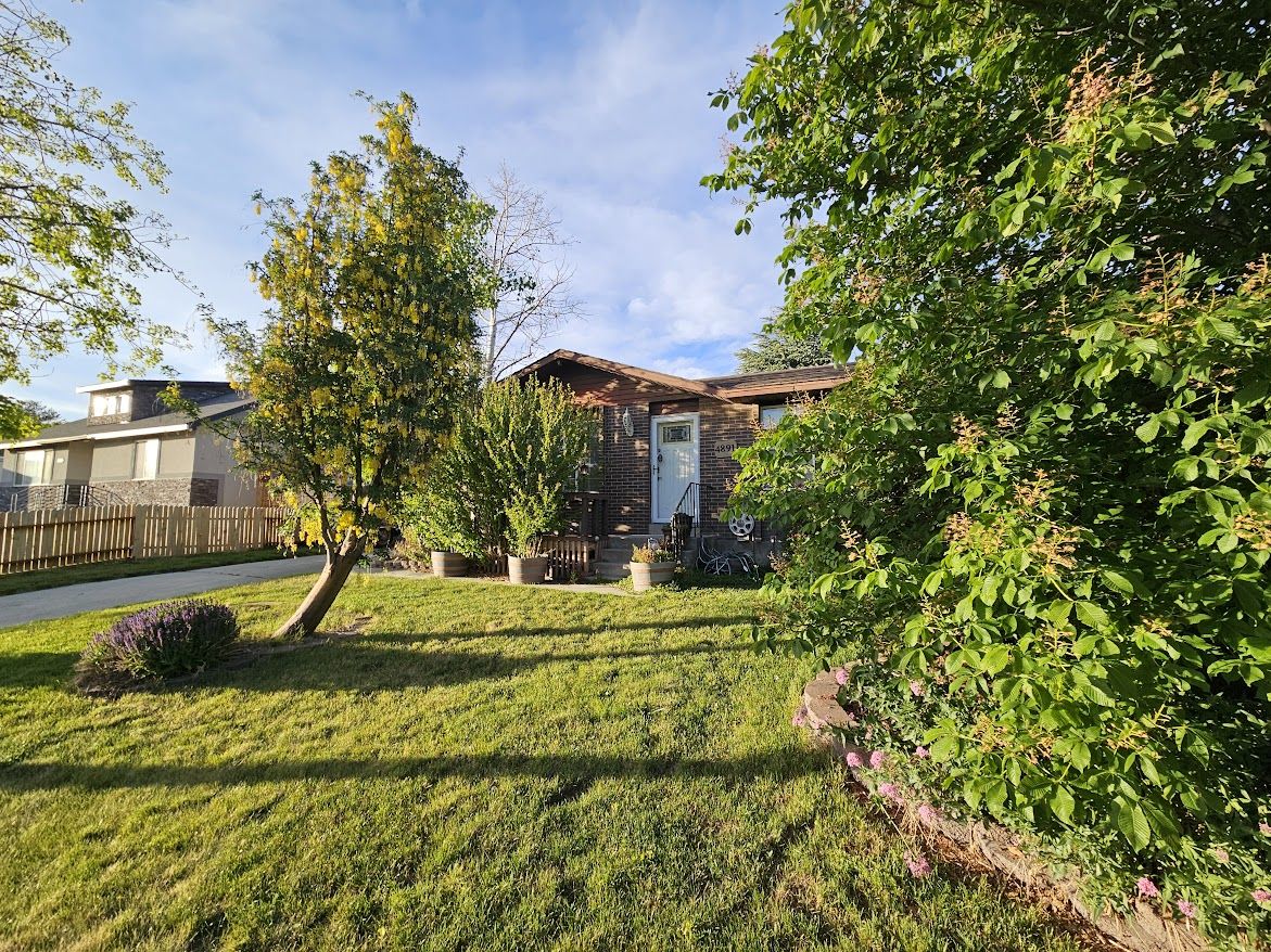 Room in furnished house, all utilities included!
