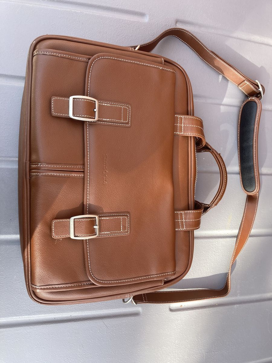 Samsonite Leather Briefcase in like new condition
