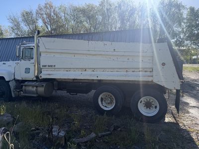 16’ Dump bed.