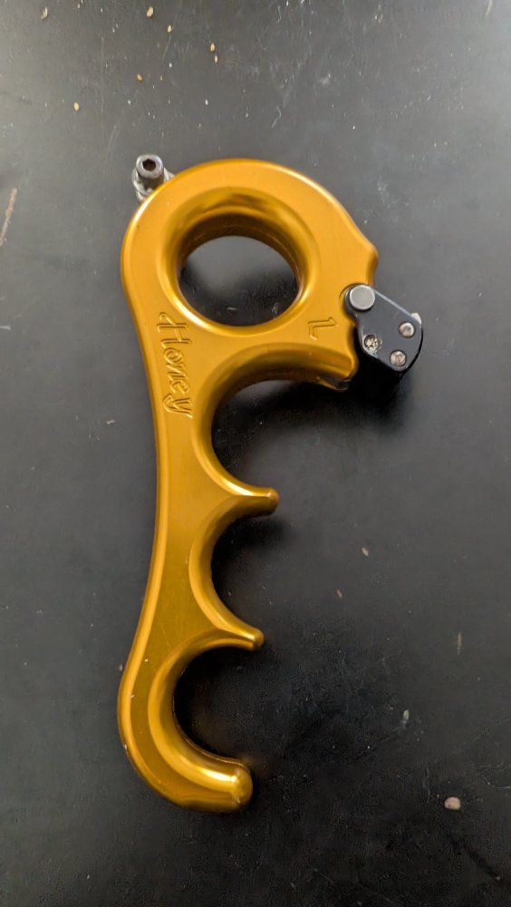 Carter Honey large 4 Finger Release