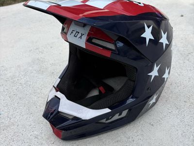 Fox V1 moto helmet