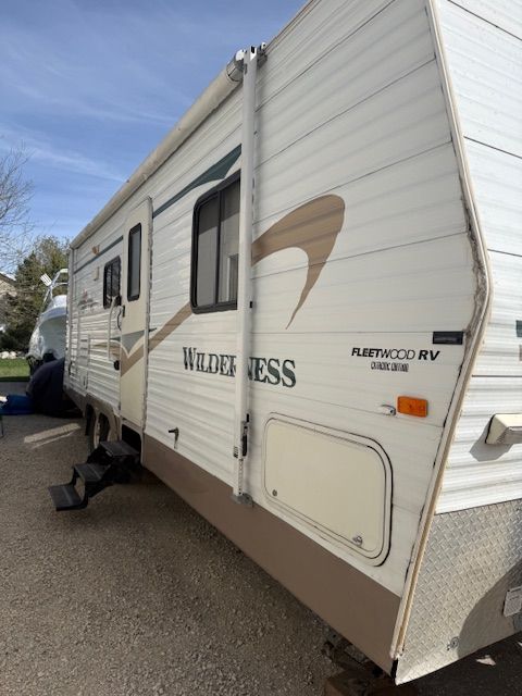 Ready to camp!  2004 Wilderness (price reduced) $5000 or reasonable offer