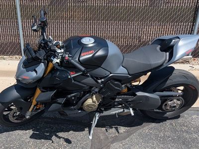 2023 Ducati Grey Nero Streetfighter V4S
