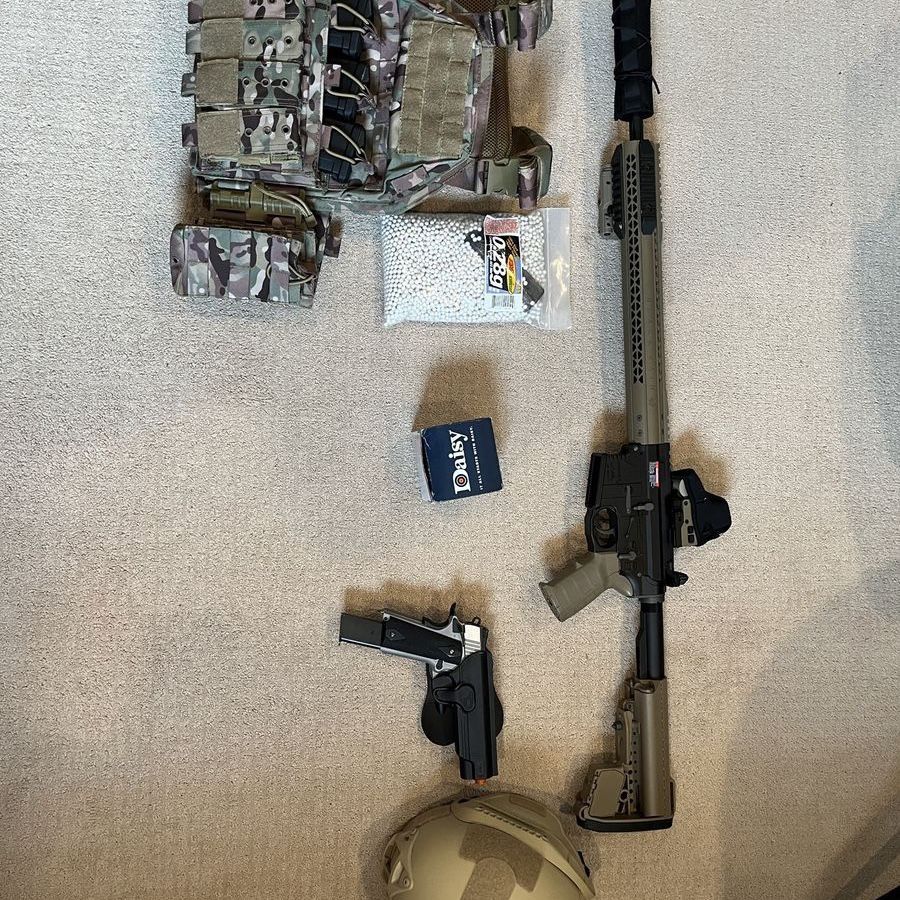 Airsoft Gear: AR, gas blowback pistol, Plate Carrier, Holster, Co2 Cartridges, and Magazines