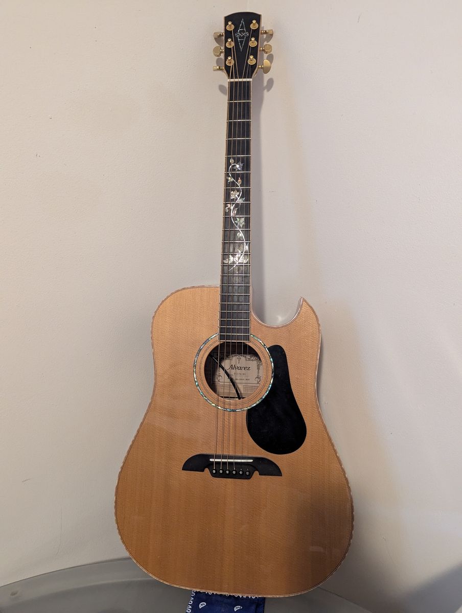 Alvarez acoustic or electric