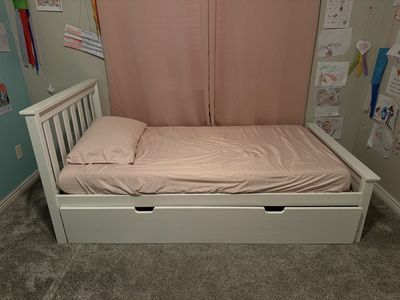 White Day Bed with Trundle, Twin