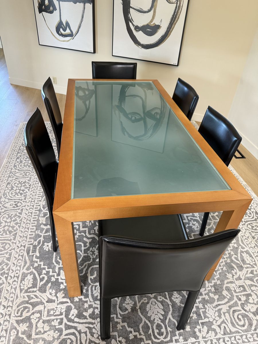 Contemporary dining room set