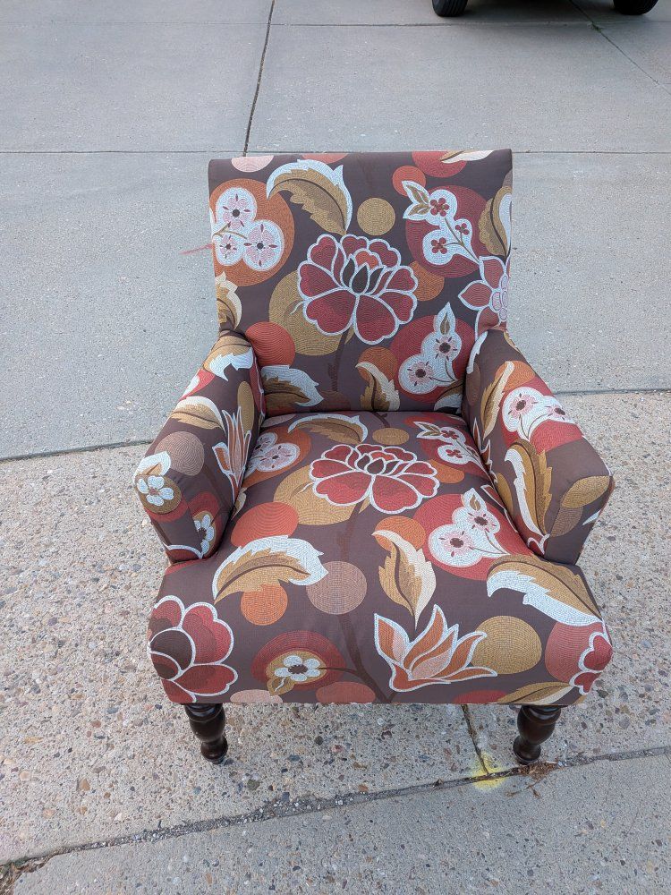 Free Chair, Come Get it