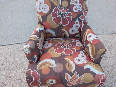 Free Chair, Come Get it