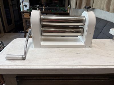 Manual dough sheeter