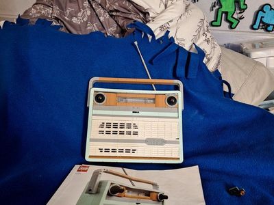 LEGO Icons Retro Radio Building Set 10334 - Complete with Instructions - Display Model