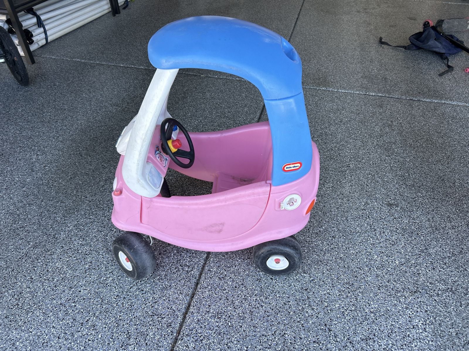 Little tikes pink car