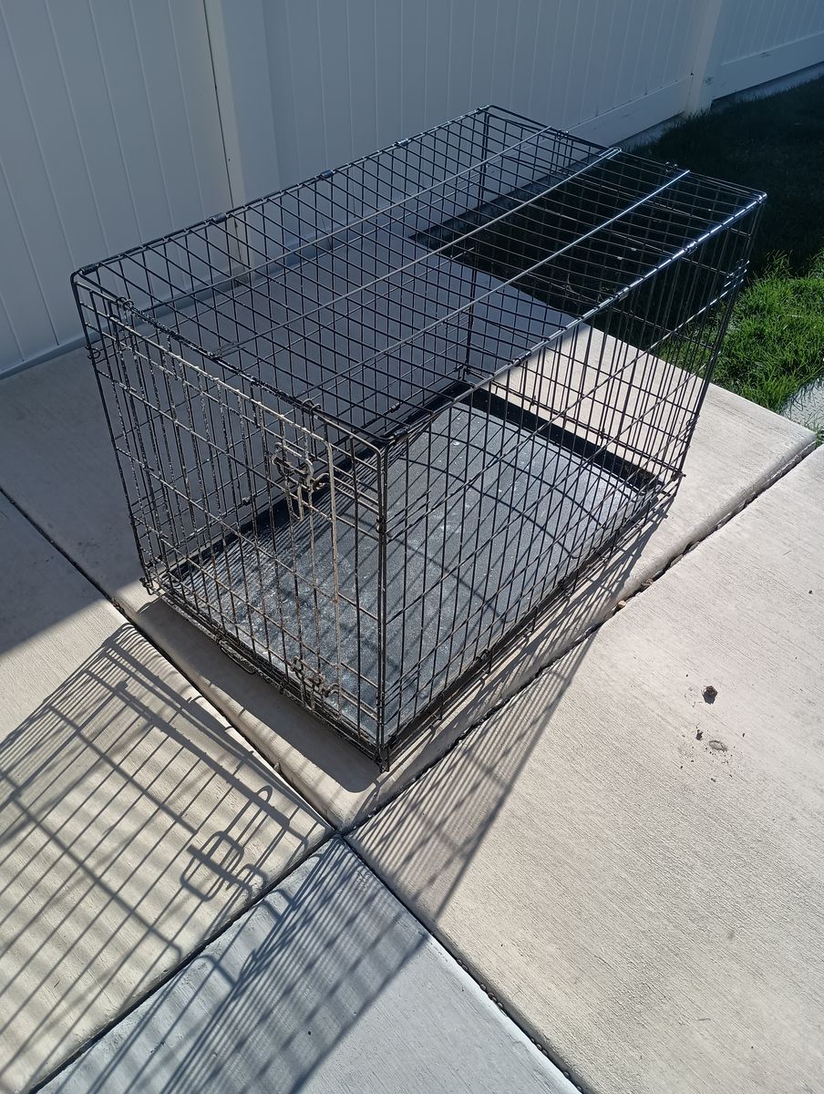 Medium dog crate