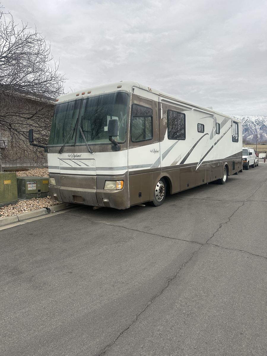 2000 Monaco Diplomat Diesel Pusher