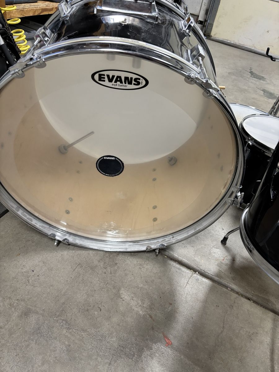 5 piece drum set with Evans and Remo heads