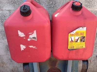5 gallon gas fuel container