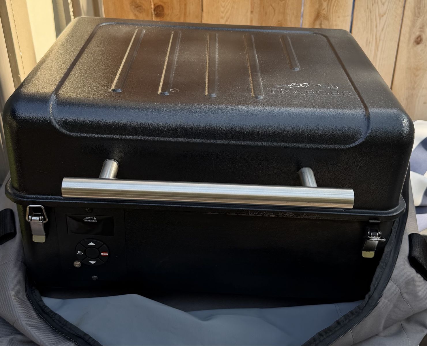 Traeger Ranger Portable Smoker Grill + Griddle Carry Bag Pellets Included