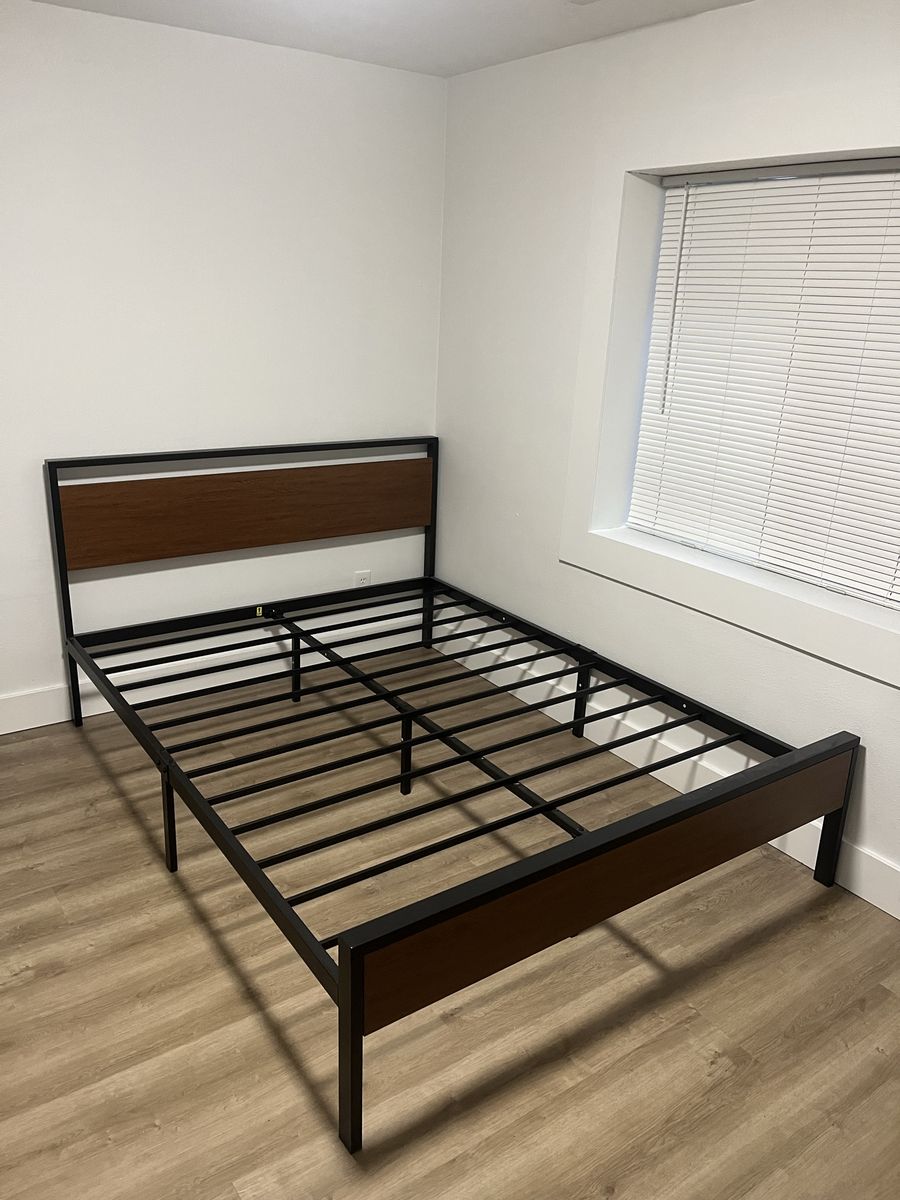 Queen sized bedframe