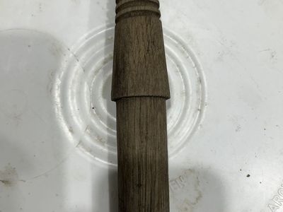 Insulator pegs