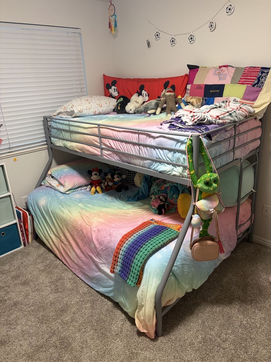Twin/FullBunk Bed 