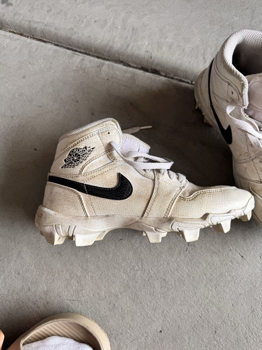 Nike Jordan Retro 1 Mid White Black Cleats