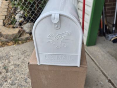 White U.S. Mail Postmaster Approved Metal Mailbox with Red Flag. Used but in good shape