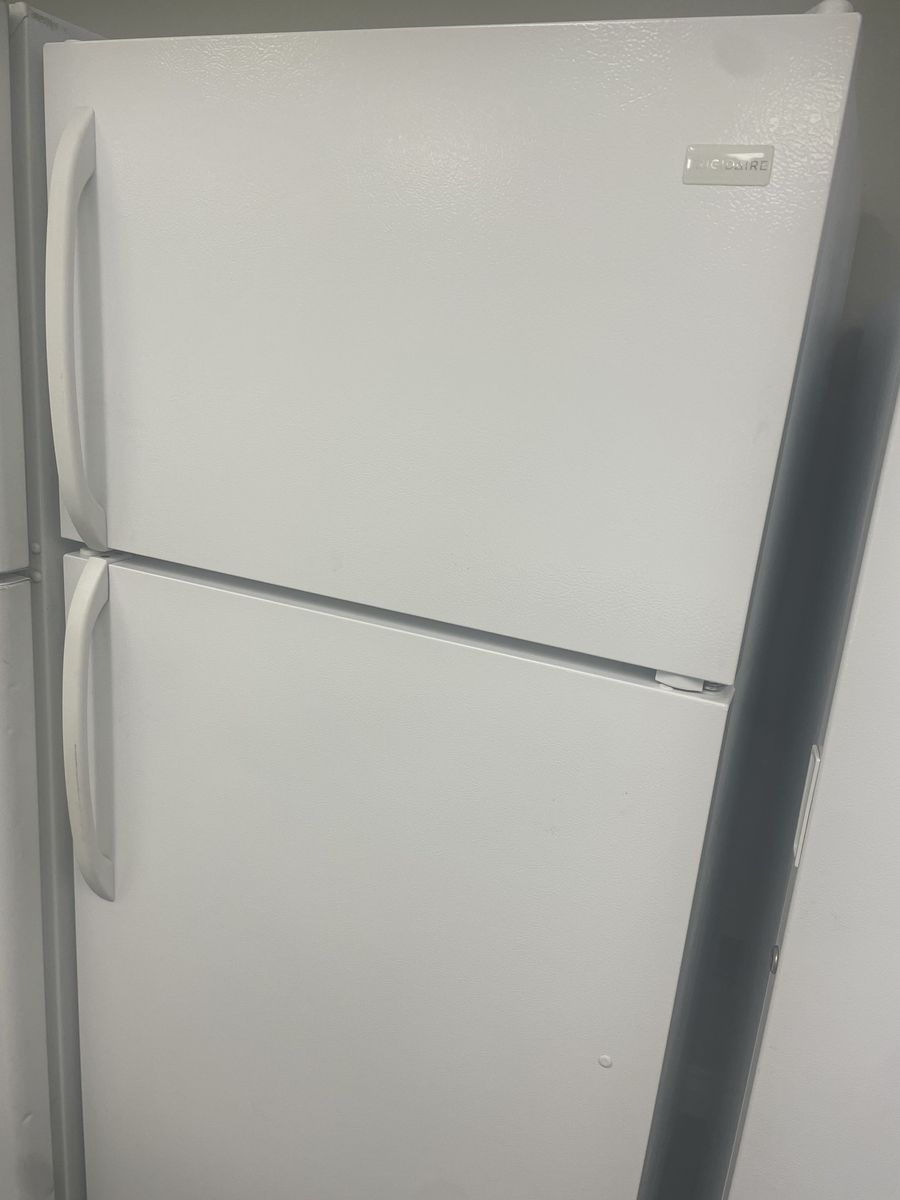 Frigidaire Refrigerator, Nice Condition, Clean, With 30 Day Warranty!
