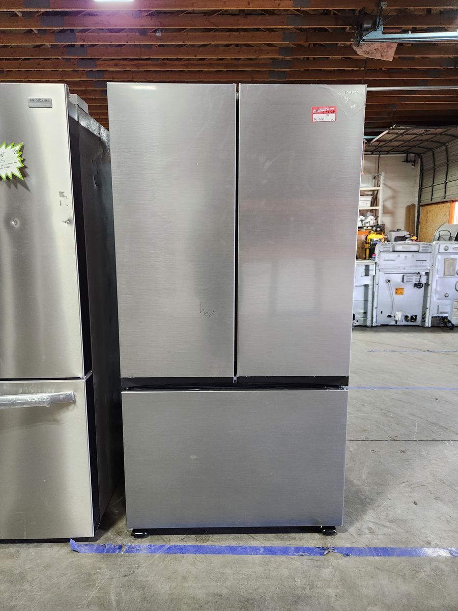 Samsung Stainless Steel French Door Refrigerator with Bottom Freezer, Excellent Condition - Counter Depth