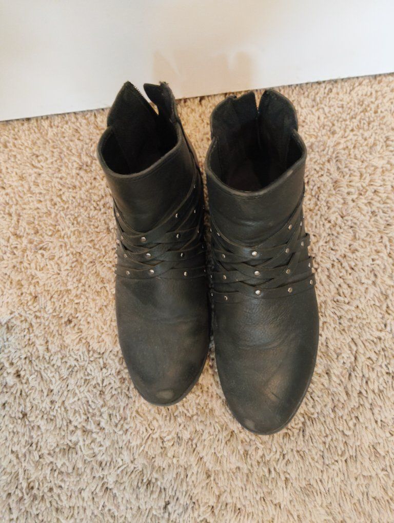 Girls size 4 boots