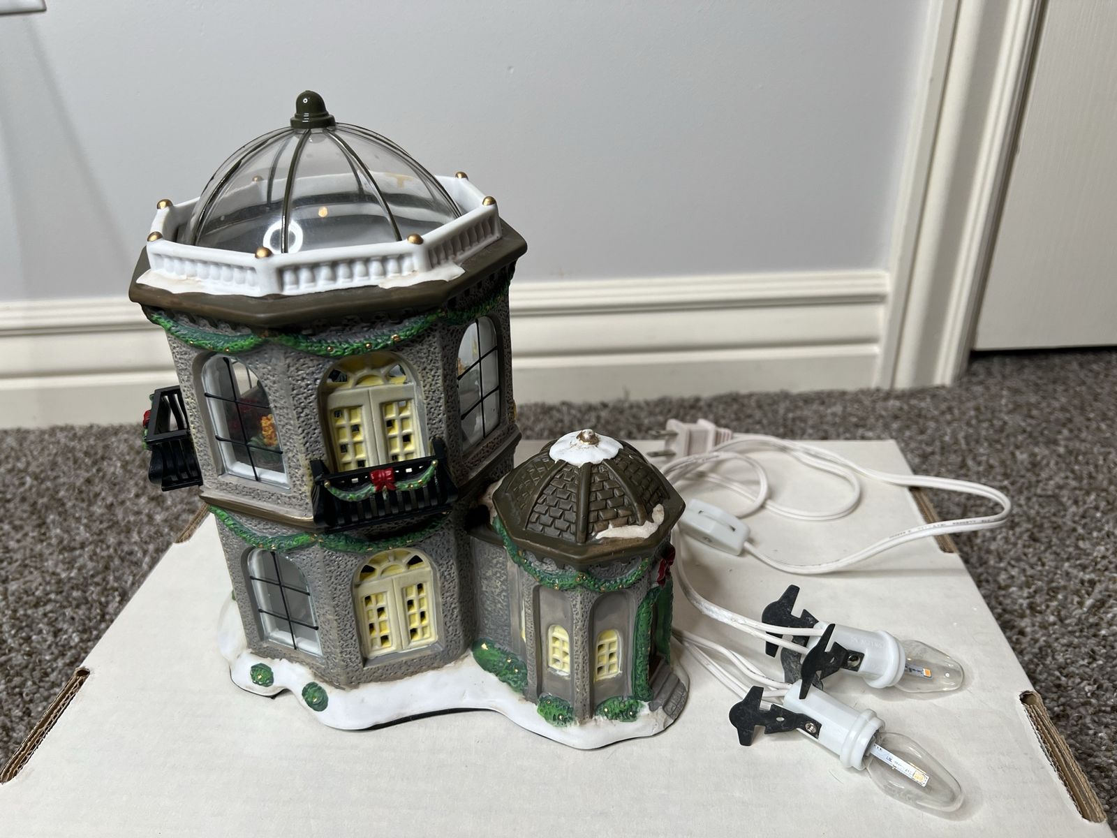 Santa’s workbench 2004 lighted building
