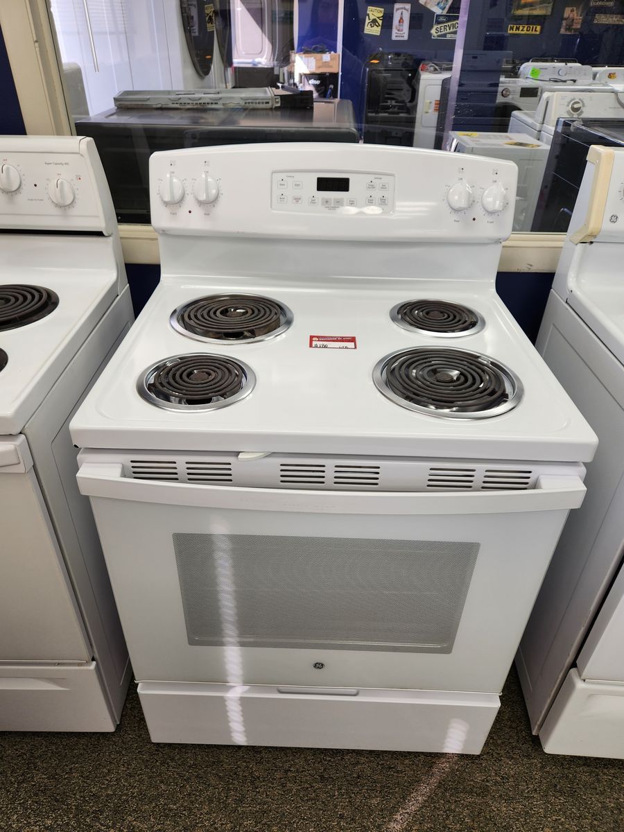 BEAUTIFUL WHITE COIL TOP RANGE! WITH A FULL WARRANTY