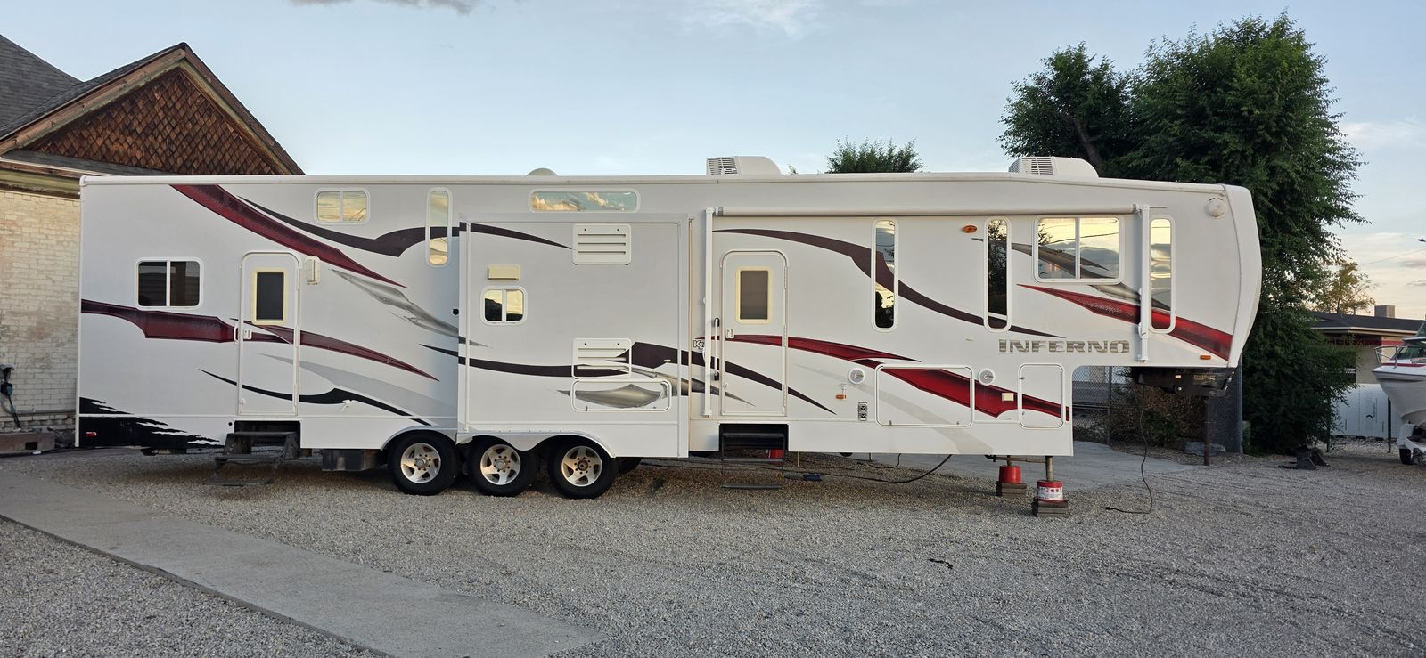 2008 KZ INFERNO 3912 — 42'5" TRIPLE-SLIDE TOY HAULER — 12' GARAGE — ONE OWNER!