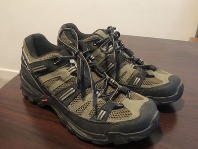 Salomon Hiking Shoes 8.5