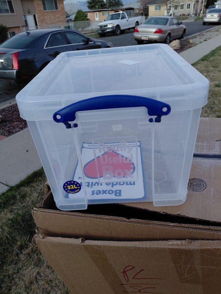 32 l storage container