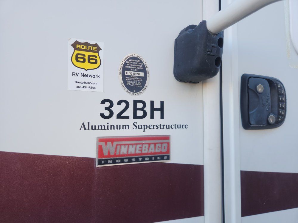 32 bh winnebago bumper pull trailer