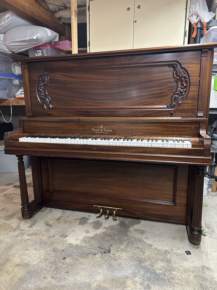 Upright grand piano