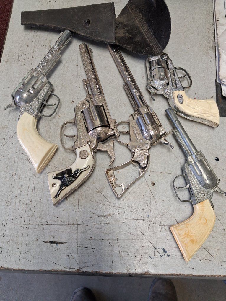 5 old cap guns for parts