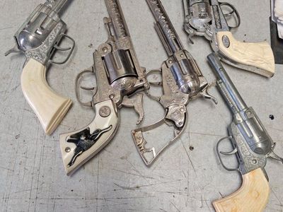 5 old cap guns for parts