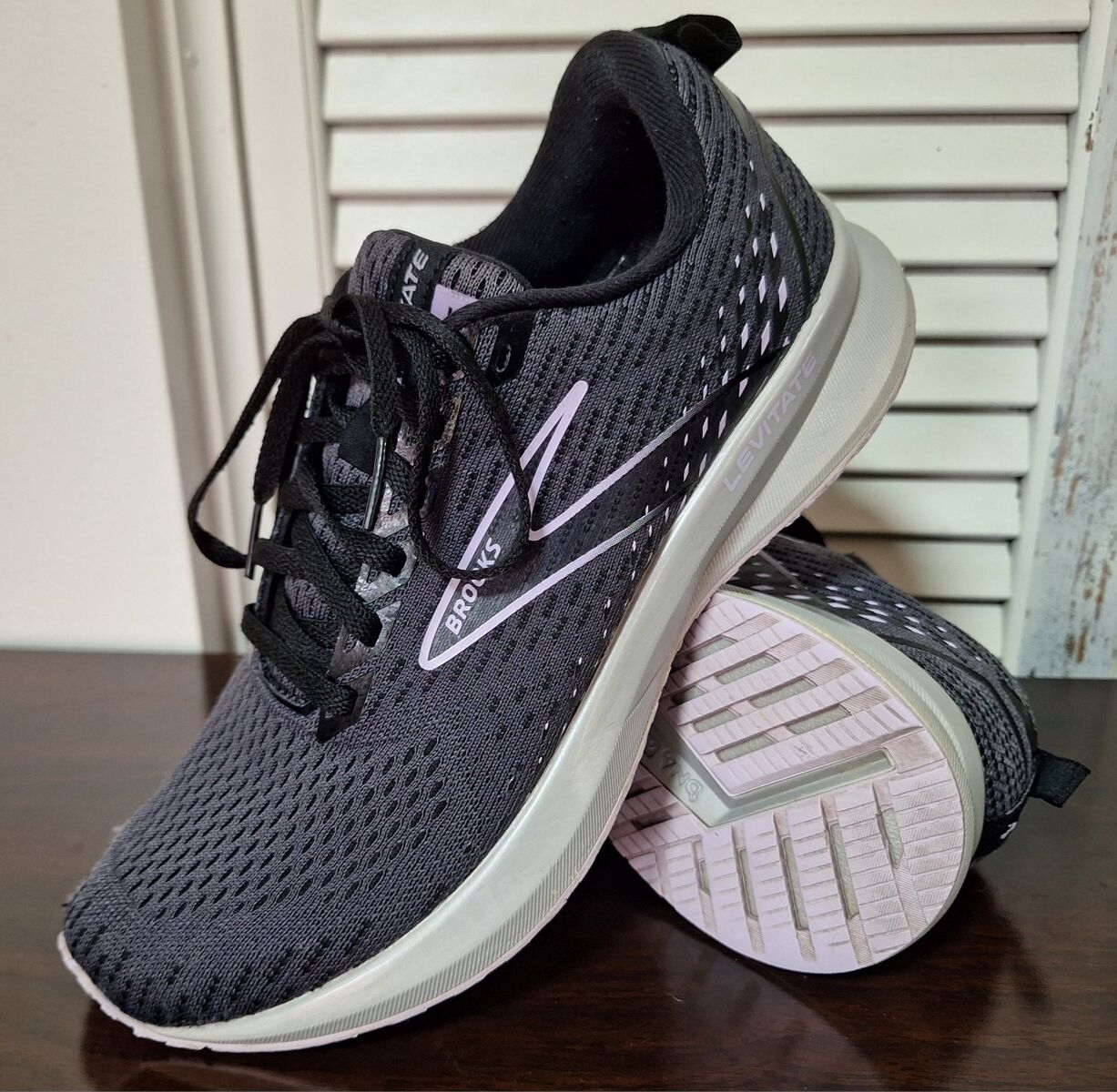 Womens Brooks Levitate 5s Sz 8.5